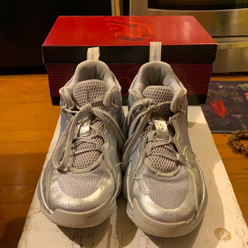 Dame 7 EXTPLY adidas basketball shoes 8 1/2 men’s 9 1/2 women’s